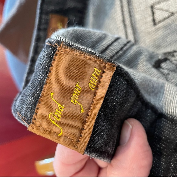 Aura by Wrangler women’s short rise jeans - Picture 6 of 7